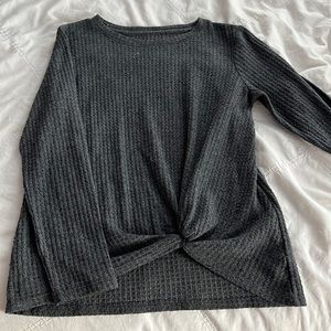 gray car and jack long sleeve w/ knot in front L girl